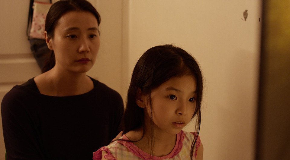 MOON Seung-a & KIM Hyeyoung looking sad in the frame of Scattered Night 2019